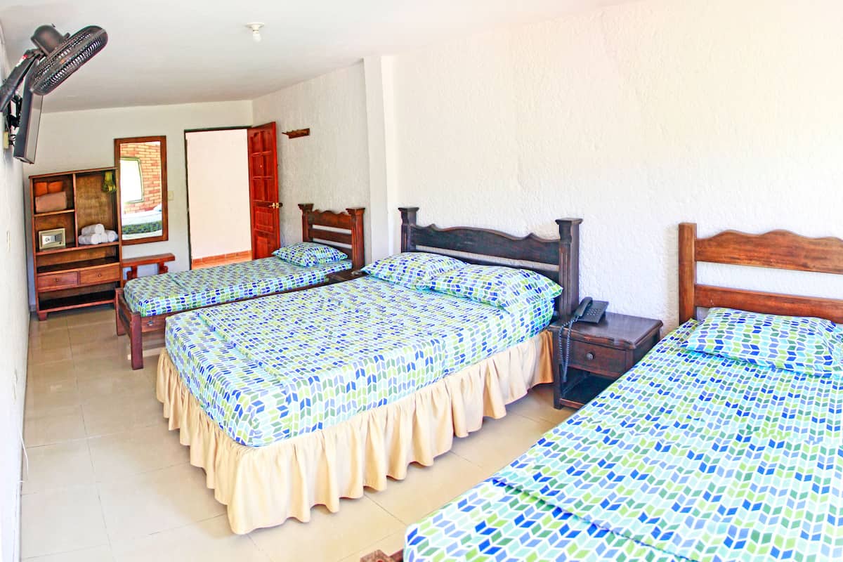 Standard Quadruple Room | In-room safe, WiFi (free), bed sheets