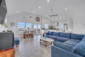 Smart-TV, DVD-Player, Stereoanlage