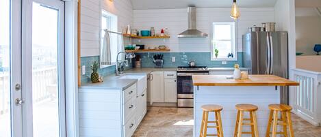 Refrigerador, microondas, horno y parrilla de estufa