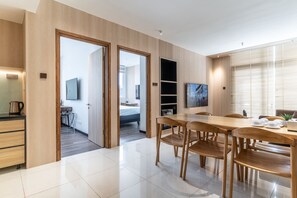 2 Schlafzimmer, Zimmersafe, Schreibtisch, Bügeleisen/Bügelbrett