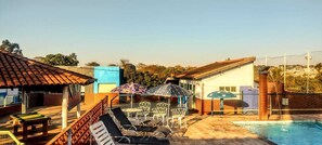 2 outdoor pools, open 9:00 AM to 10:00 PM, pool umbrellas, pool loungers - Camping Pousada Primavera Olímpia (Olímpia)