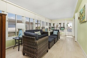 Smart TV, table football - Pine Island Paradise - Saltwater Canal 2 bed/2 bath (Saint James City)