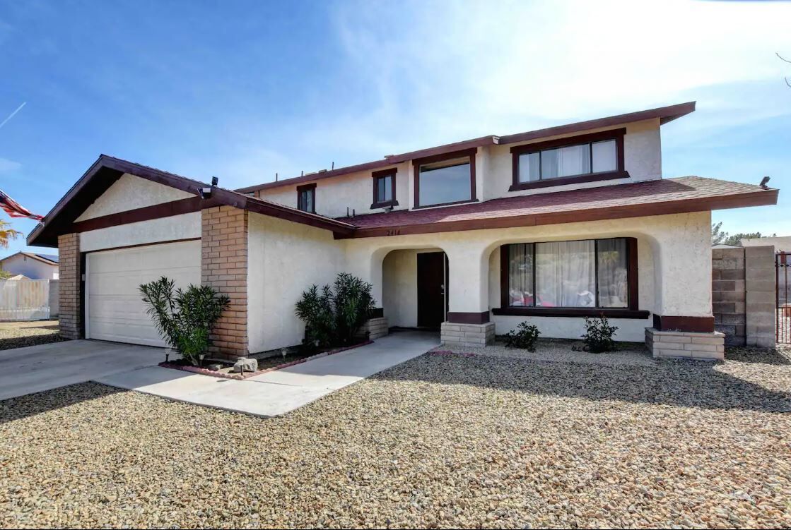 Sanitized, Spacious Home with Heated Pool!