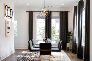 Interior - LUXURY HEIGHTS 3BED 3.5 BATH (Houston)