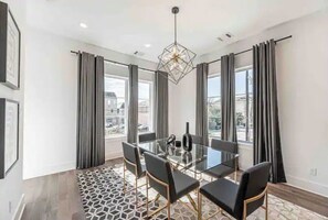 Dining - LUXURY HEIGHTS 3BED 3.5 BATH (Houston)