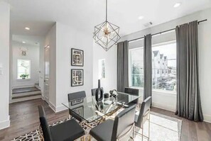 Dining - LUXURY HEIGHTS 3BED 3.5 BATH (Houston)