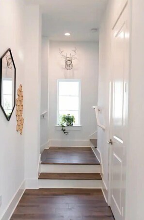 Interior - LUXURY HEIGHTS 3BED 3.5 BATH (Houston)