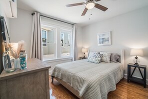 6 bedrooms, iron/ironing board, travel crib, WiFi - Stunning renovation, BEACH BLOCK, walk to everything! (Ventnor City)