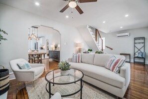 Smart TV, fireplace, stereo - Stunning renovation, BEACH BLOCK, walk to everything! (Ventnor City)