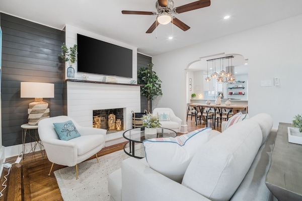 Smart TV, fireplace, stereo