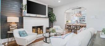 Stunning renovation, BEACH BLOCK, walk to everything!