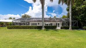 Exterior - Steps from the beach, heated pool, and ocean sunrises from your patio (Boca Raton)