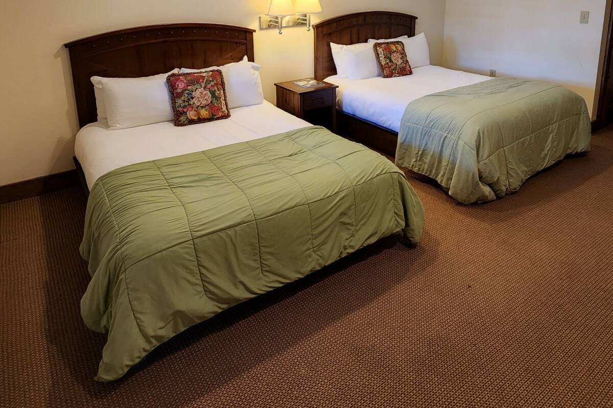 Premium Double Room | Down comforters, WiFi (free), individually decorated, bed sheets