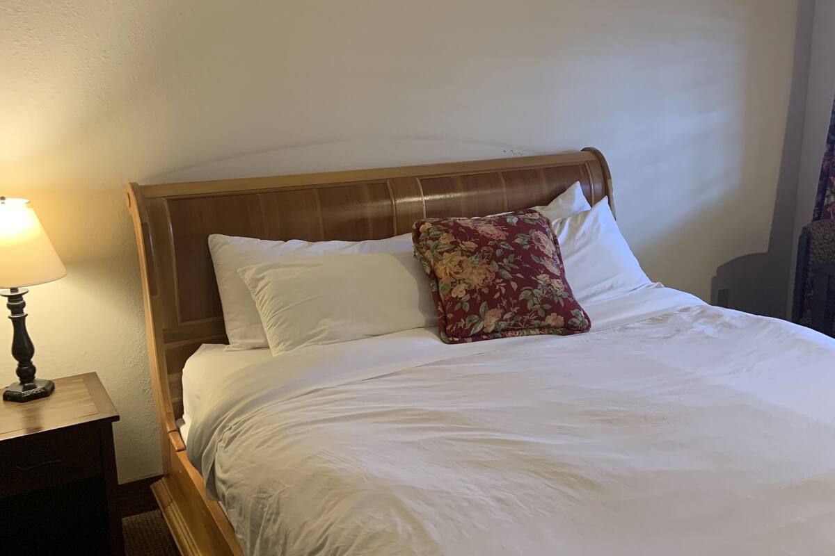 down duvets, individually decorated, free wifi, bed sheets