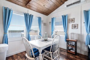 Dining - Still Steel Beachin' - Waterfront Beach Cottage on the ICW (Bay City)