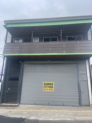 Front of property - Cozy Downtown Alajuela / 5min from Airport (Alajuela)