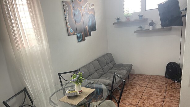 Living area - Cozy Downtown Alajuela / 5min from Airport (Alajuela)