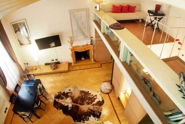 صورة غير مصنفة، 1 من 17، زرّ