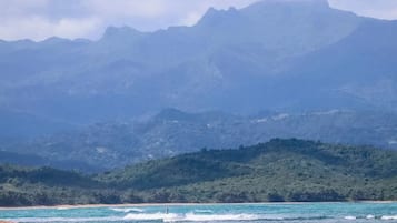 Beach nearby, sun-loungers, beach towels