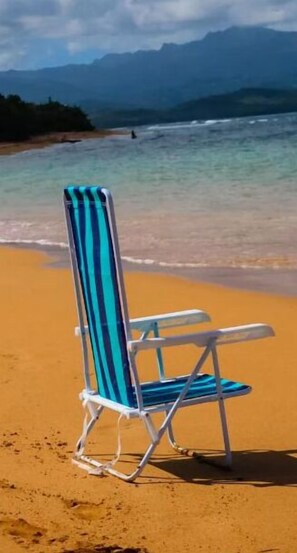 In Strandnähe, Liegestühle, Strandtücher