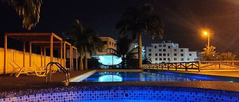 Outdoor pool, a heated pool