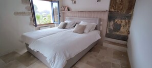 4 Schlafzimmer, Schreibtisch, Bügeleisen/Bügelbrett, WLAN