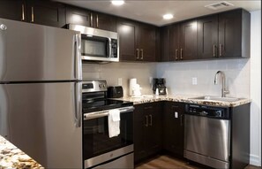 Private kitchen - GORGEOUS ONE-BEDROOM VILLA  (Las Vegas)