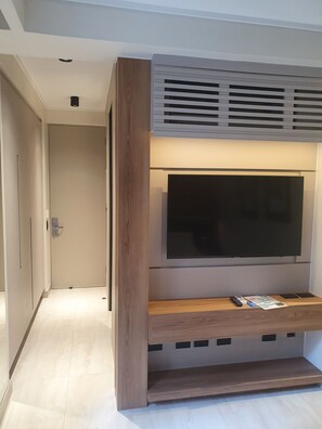 Caja de seguridad en la habitación y sistema de insonorización