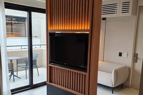 Superior Suite, 1 King Bed, Non Smoking | Living area