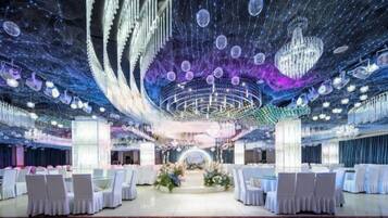 ์ค๋ด ๊ฒฐํผ