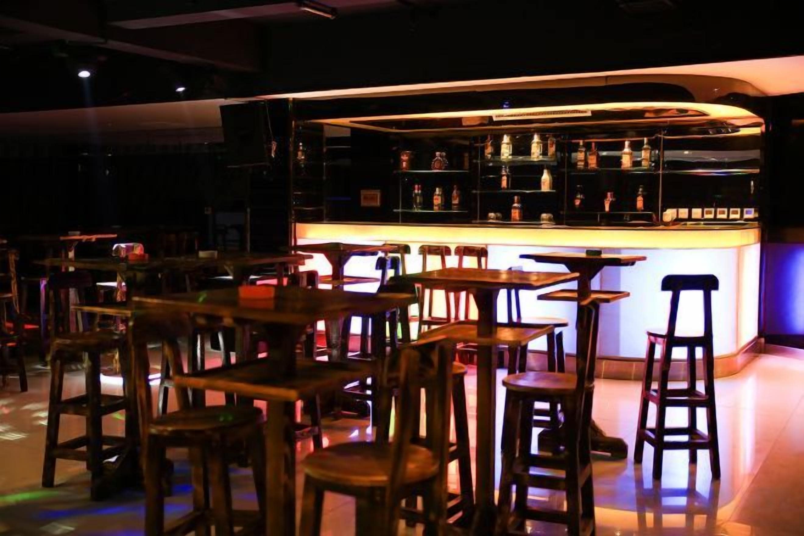 酒吧（店内）