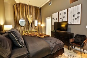 2 bedrooms, in-room safe, iron/ironing board, free WiFi