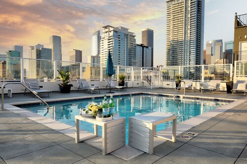 Downtown LA Loft w/ Rock & Roll Vibe, Rooftop Pool + Free Parking
