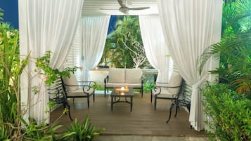 In-room safe, free WiFi, bed sheets