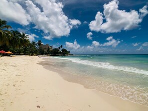 Beach nearby, white sand, beach towels, 3 beach bars