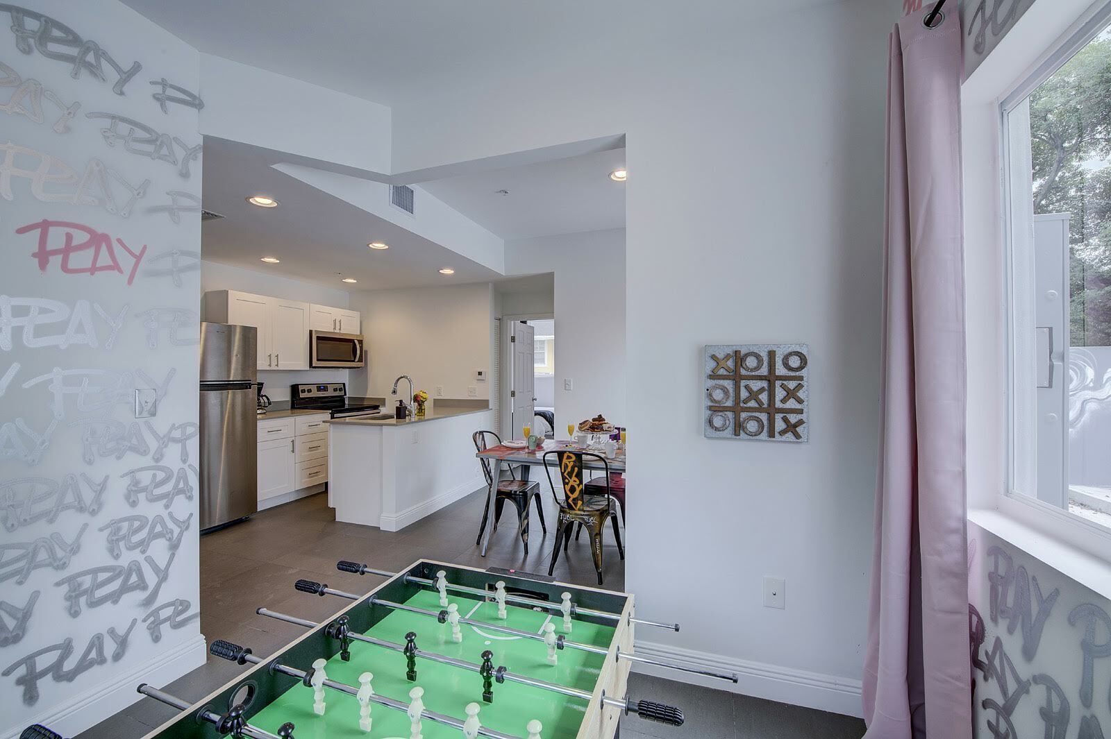 Graffitiland Apt 2BR/3BA w/Table Games in Wynwood