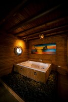 Presidential Cabin | Minibar, laptop workspace, free WiFi