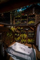 Deluxe Cabin | Private spa tub