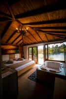 Luxury Cabin | Minibar, laptop workspace, free WiFi