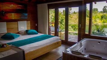 Luxury Cabin | Minibar, laptop workspace, free WiFi