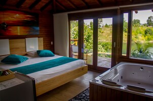 Luxury Cabin | Minibar, laptop workspace, free WiFi