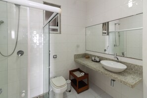 Panoramic Apartment | Bathroom - Rio Rentals 021 - T010 (Rio de Janeiro)