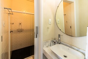 Bathroom - Rio Rentals 021 - T010 (Rio de Janeiro)