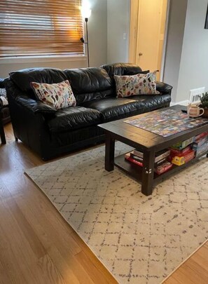 Smart TV, fireplace - Cheerful 2Br/1BA Private house with yard LOCATION! (Silver Spring)