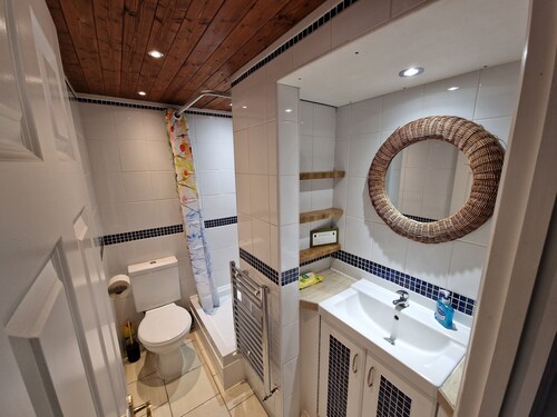 Comfy Ensuite Room in Sunny Sussex