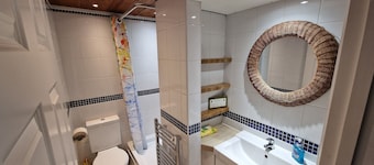 Comfy Ensuite Room in Sunny Sussex