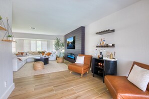 Smart TV, fireplace