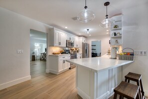 Refrigerador, microondas, horno y lavavajillas 