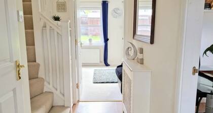 Boutique 3-bed Home with Free Parking in Glasgow