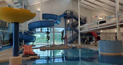 Cozy 2nd floor condo unit with balcony near downtown